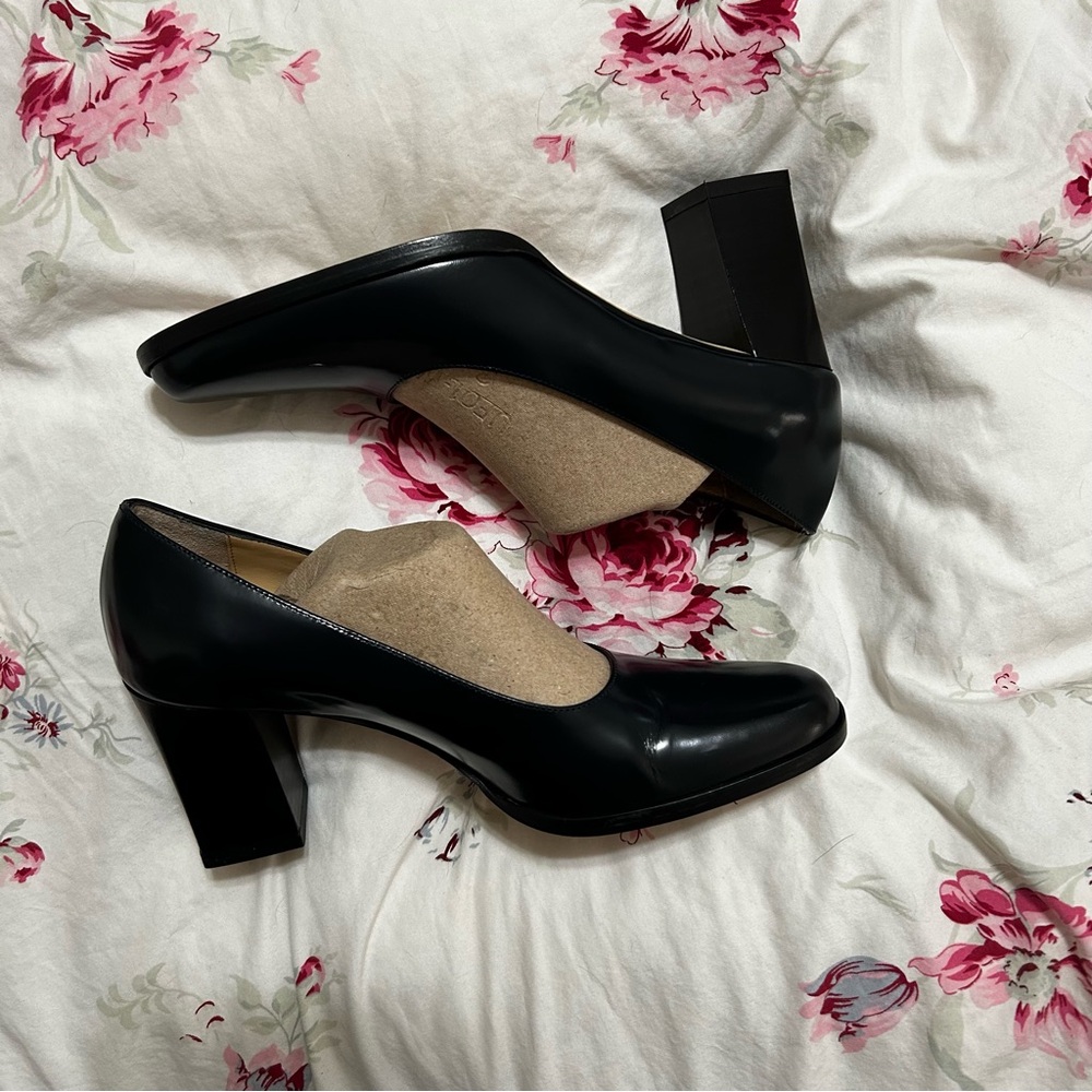 NIB Ellen Tracy Leather Pumps